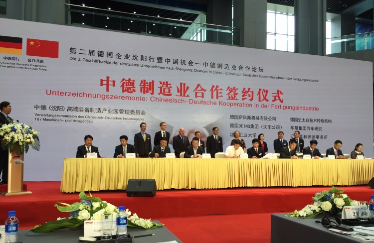 Delegationsreise_CIIPAG_20160615_Shenyang_Unterzeichnung_IMG_1127_Ausschnitt_b750