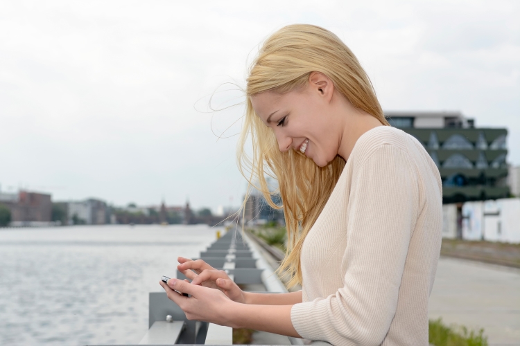 Smartphone-Berlin_Fotolia_tunedin_b750