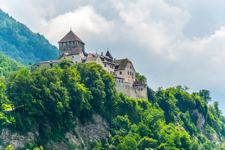 20171025_Liechtenstein_AdobeStock_dudlajzov 150247532_b750