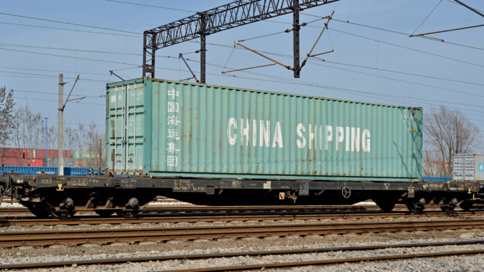 IPCD_Die-Weichen-werden-gestellt-China Shipping Cargo - Tomasz Warszewski - stock.adobe.com